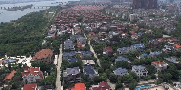 別墅維修——別墅屋頂損壞該由誰來維修？能否申請維修資金？